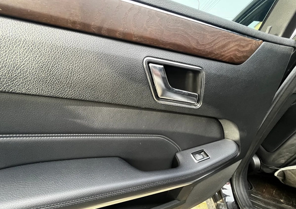 Mercedes-Benz Klasa E cena 64900 przebieg: 171500, rok produkcji 2014 z Poznań małe 67